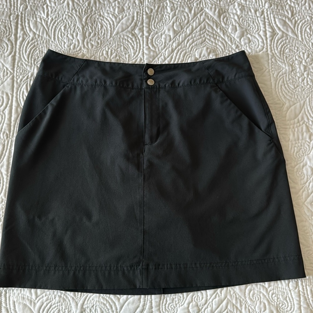 Kate Lord Women’s Size 10 black casual skort.